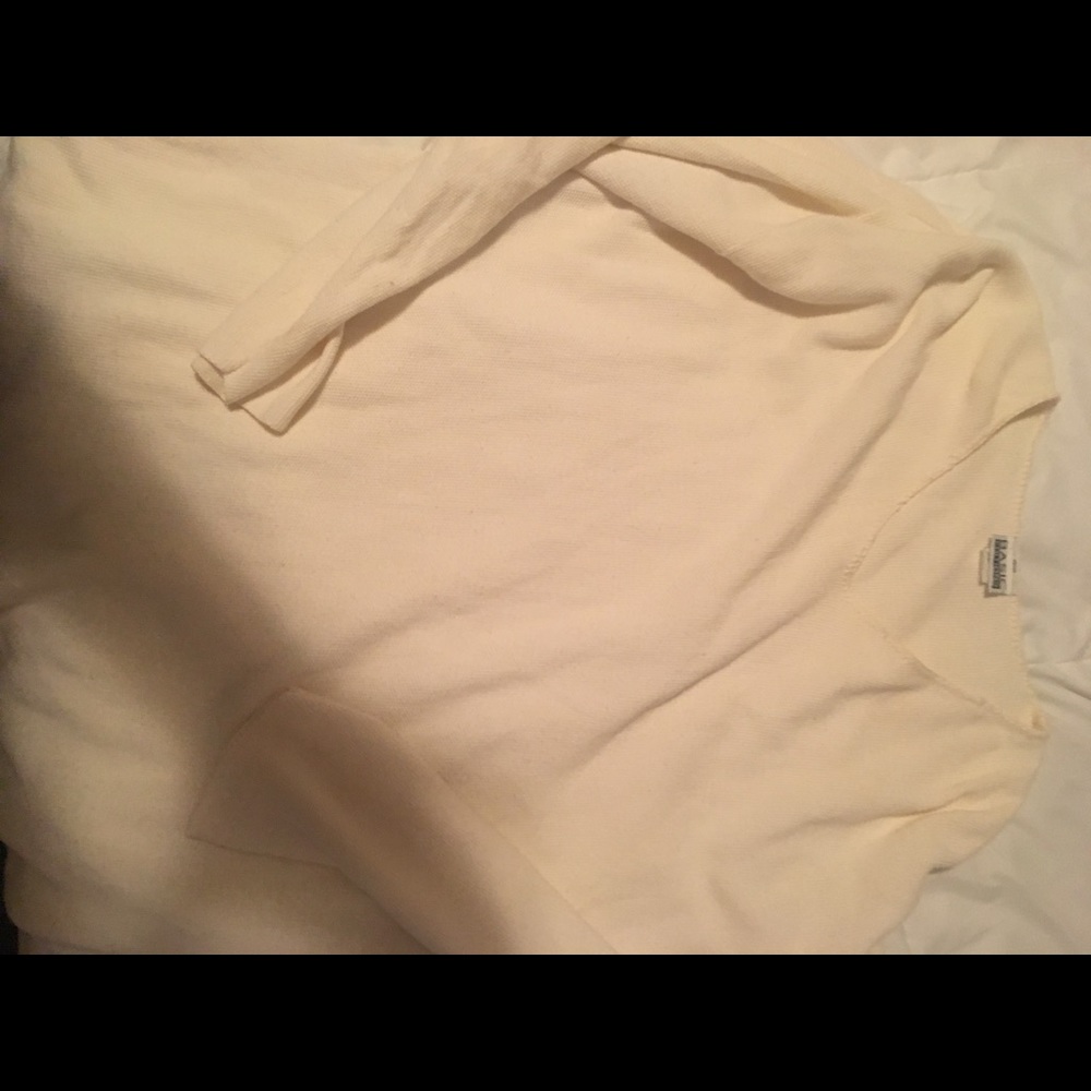 Basic Editions Sweater - Picture 3 of 5